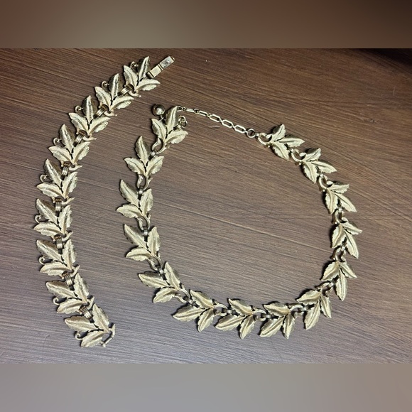 Vintage trifari choker bracelet set - Picture 2 of 4